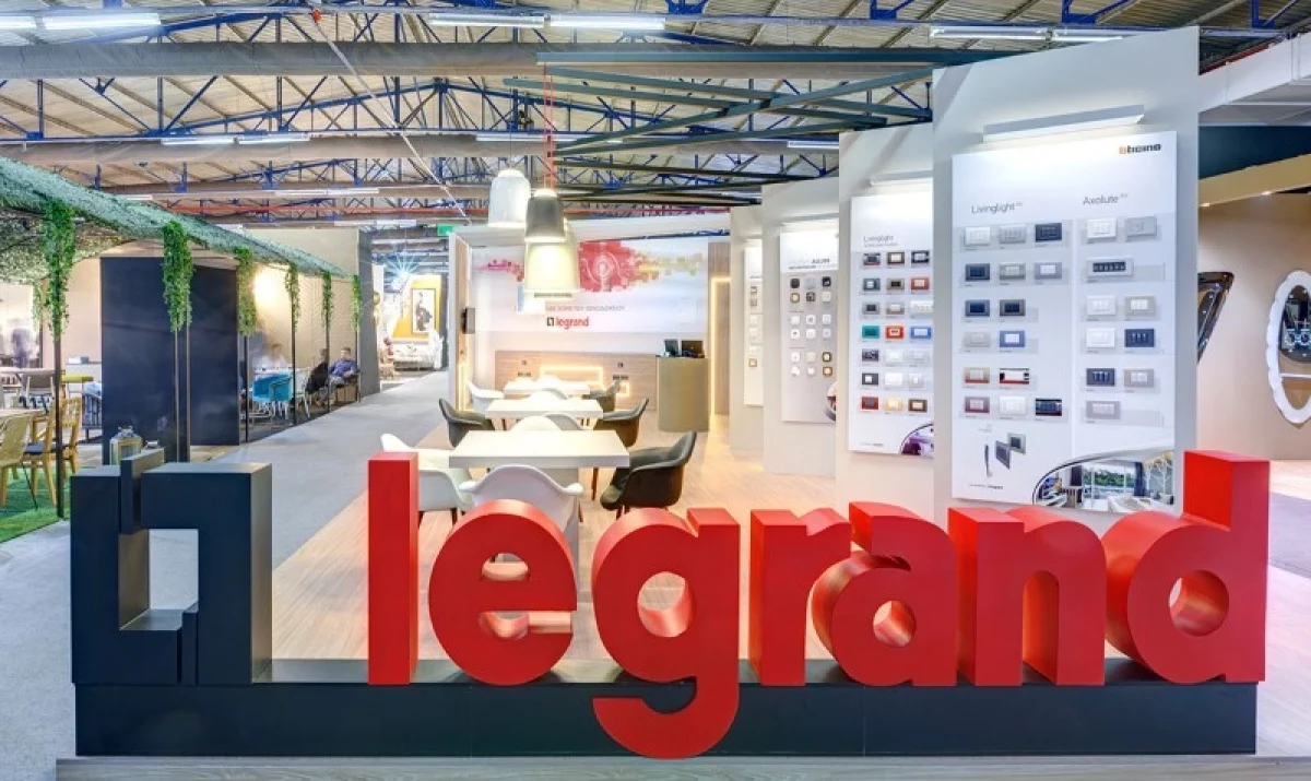 LEGRAND (13) LEGRAND (13)